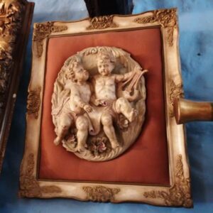Relieve de Porcelana Biscuit con Putti Músicos