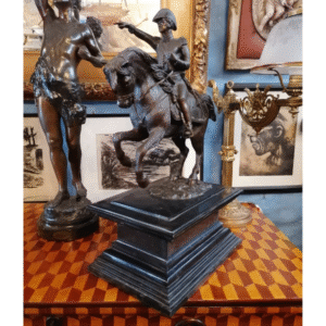 Escultura ecuestre del General San Martín en bronce